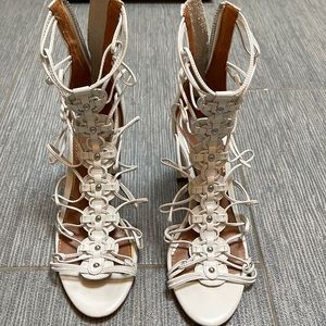 Ellie Tahari size 35 ( size 5) in great condition ! Zip up back